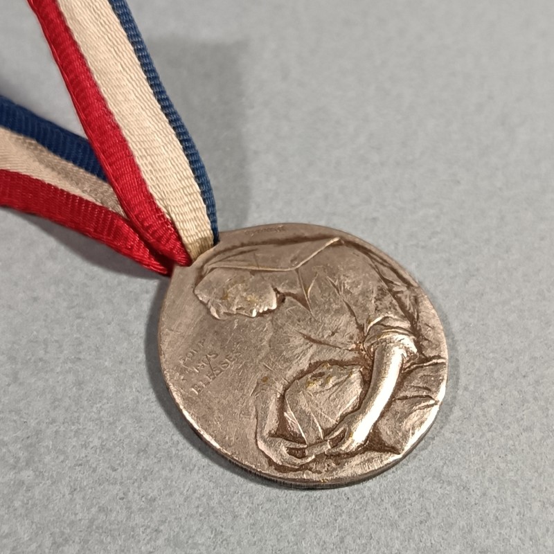 JOURNEE PETITE MEDAILLE LE DEVOIR 1914-1918 AUX INFIRMIERES DE FRANCE POUR NOS BLESSES